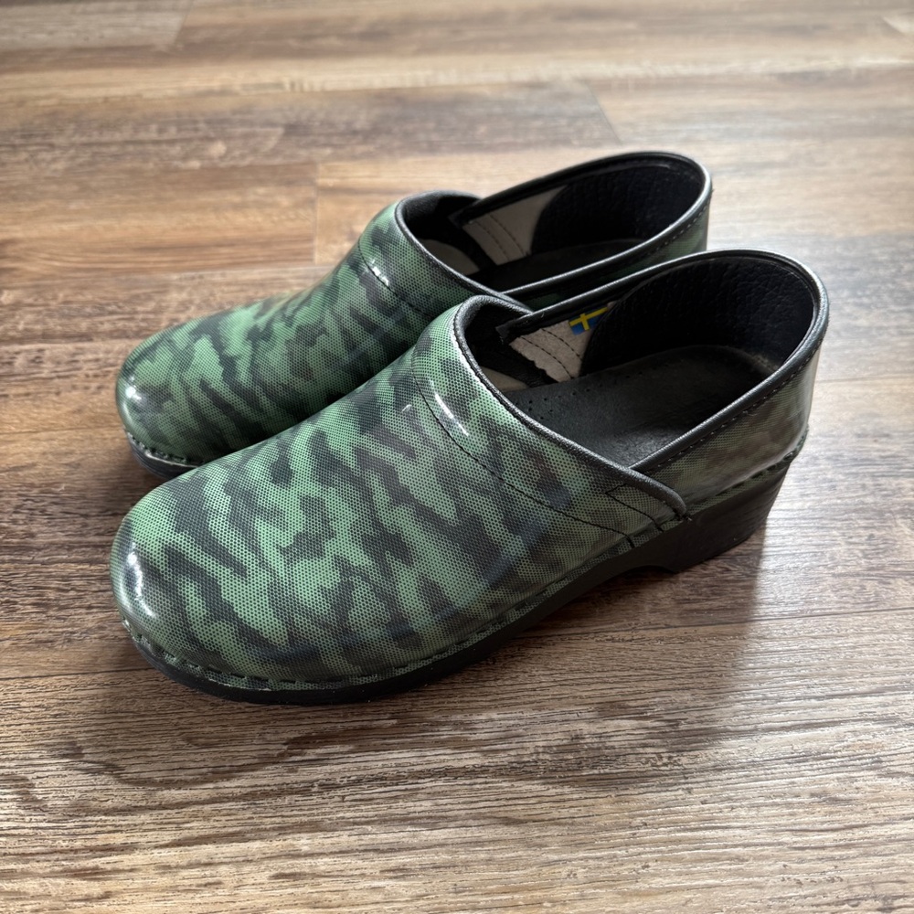 Bjork Swedish Green Camouflage outdoors garden Clogs 42/43